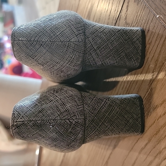 Stuart weitzman heels - Picture 3 of 6